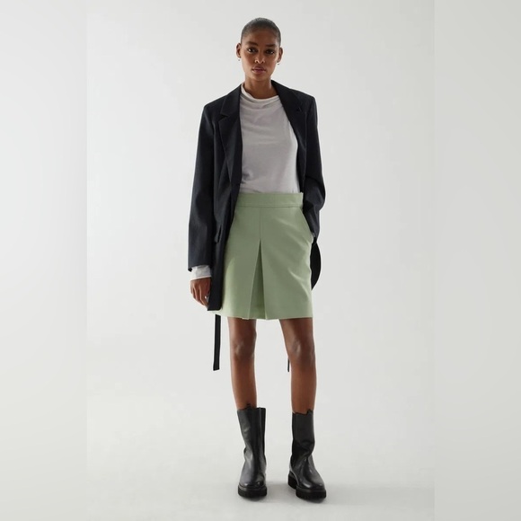 COS Dresses & Skirts - COS green wool pull on mini skirt size 8